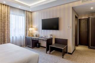 Отель Hotel Prahova Plaza Плоешти Двухместный номер с кроватью размера «king-size» и доступом в спа-центр-1