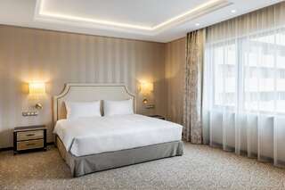 Отель Hotel Prahova Plaza Плоешти Улучшенный номер с кроватью размера «king-size» и доступом в спа-центр-1