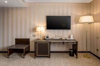Отель Hotel Prahova Plaza Плоешти Улучшенный номер с кроватью размера «king-size» и доступом в спа-центр-5